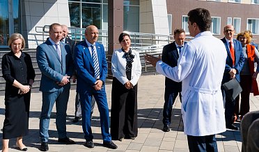 Депутаты посетили обновленный корпус областной больницы